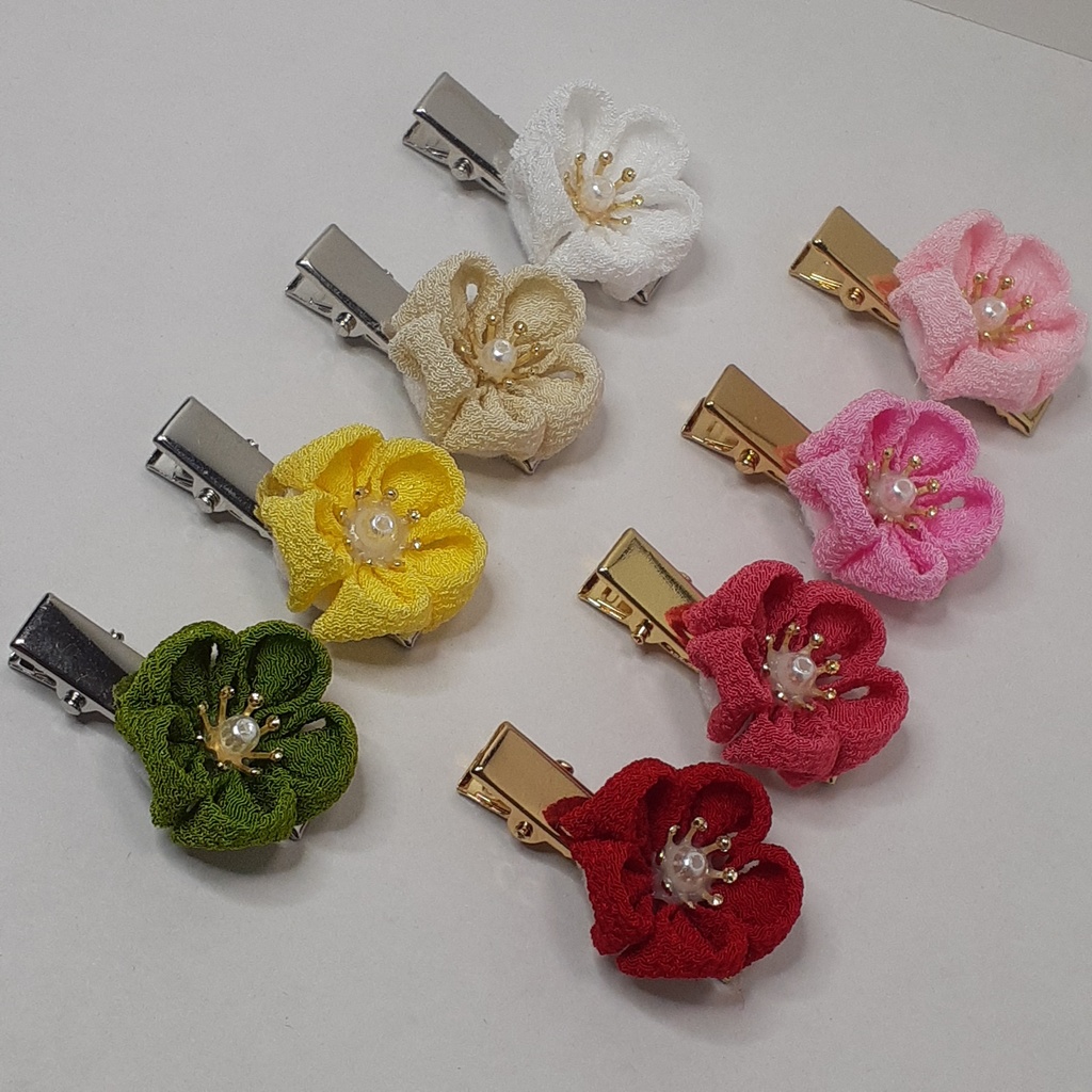 つまみ細工クリップ 濃ピンク色