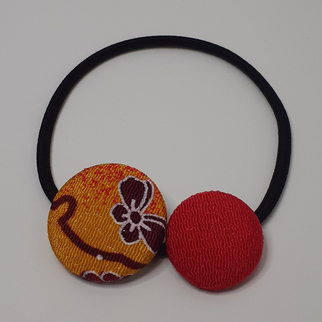 二連くるみボタンヘアゴム　橙色和柄と赤色