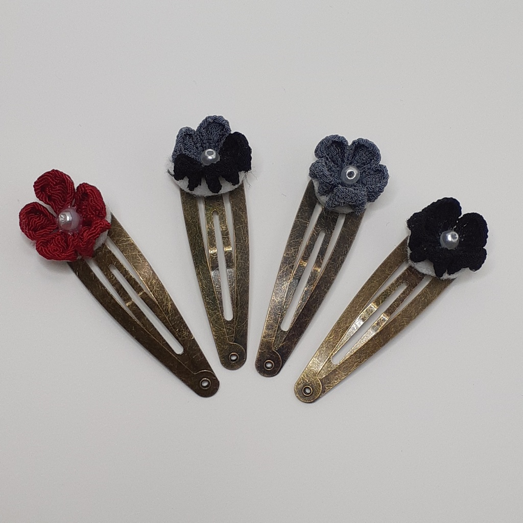 つまみ細工パッチンヘアピン 濃い赤色