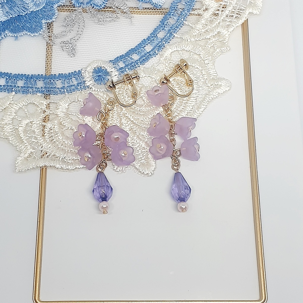 小さなお花のゆらゆらイヤリング【紫】