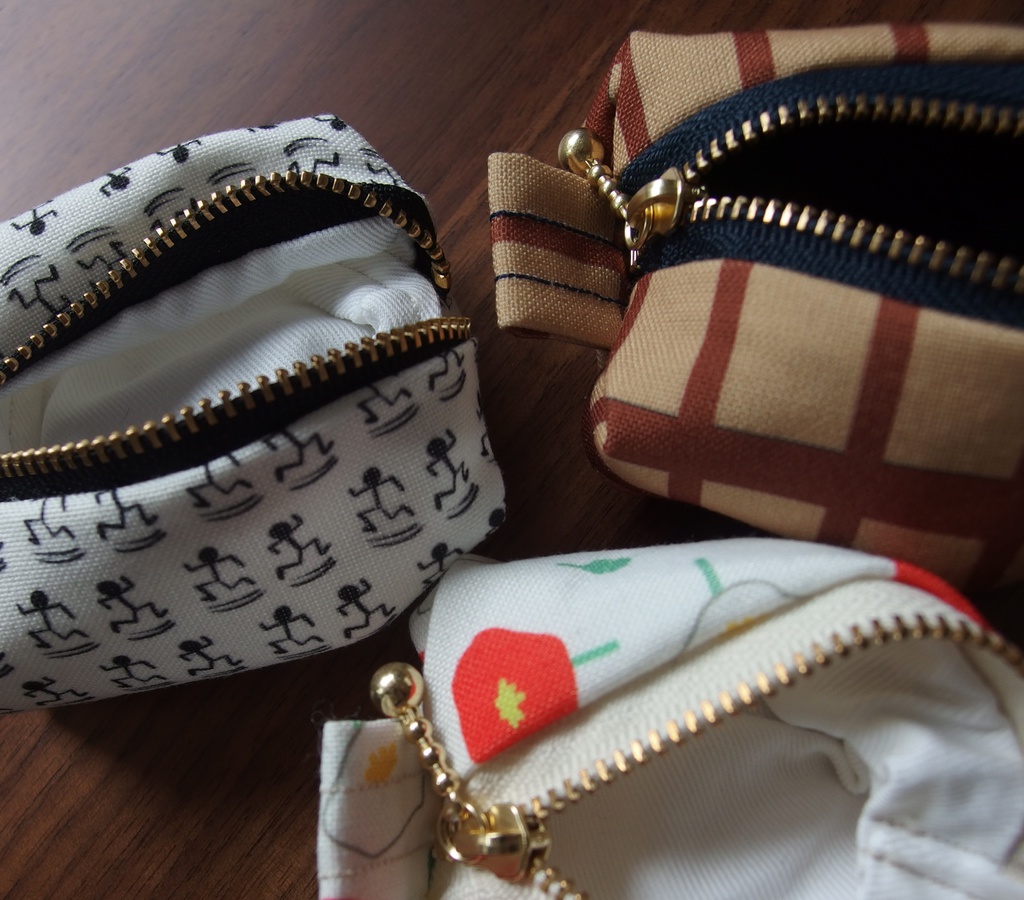 金カムミニポーチ