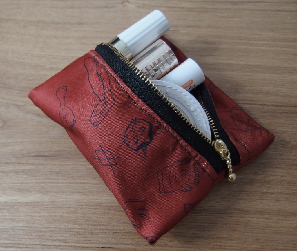 金カムしかくポーチ