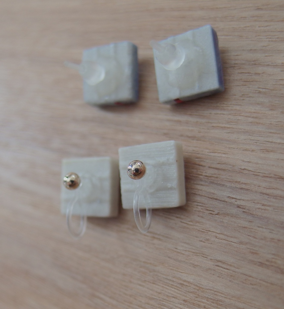 金カムタイルピアス(ノンホールピアス)