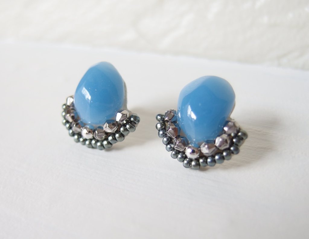 【龍如】カボションビーズピアス