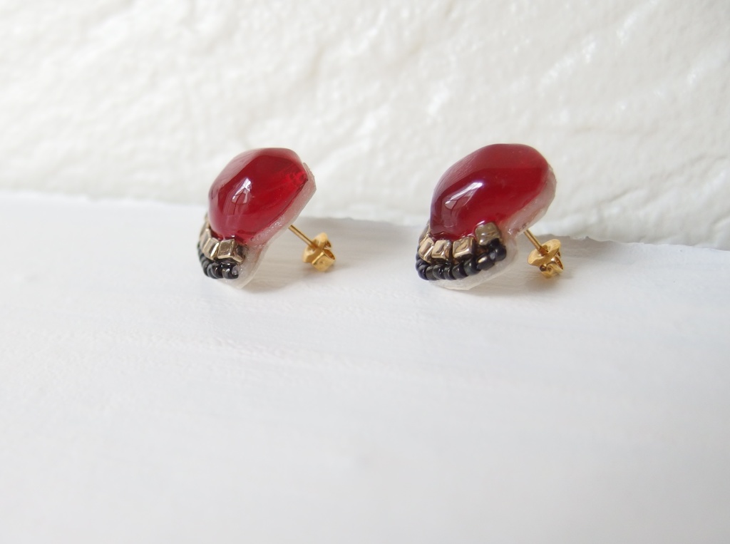 【龍如】カボションビーズピアス