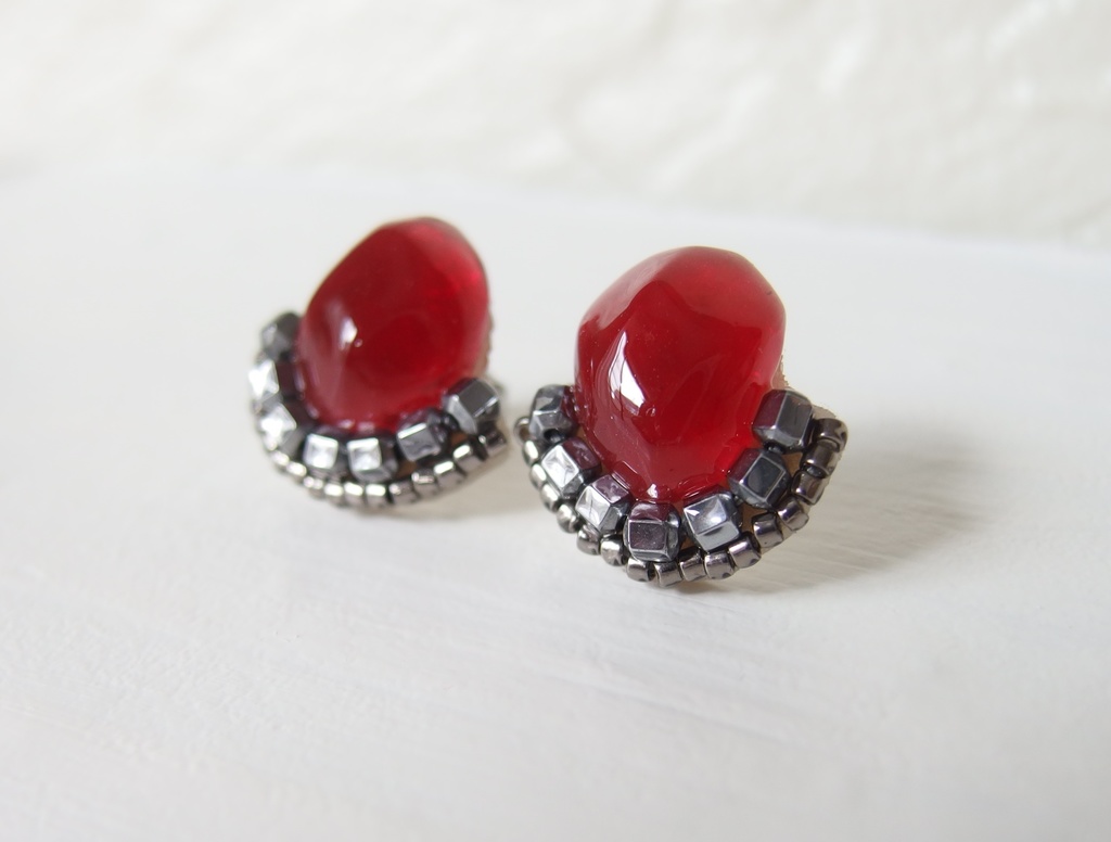 【龍如】カボションビーズピアス