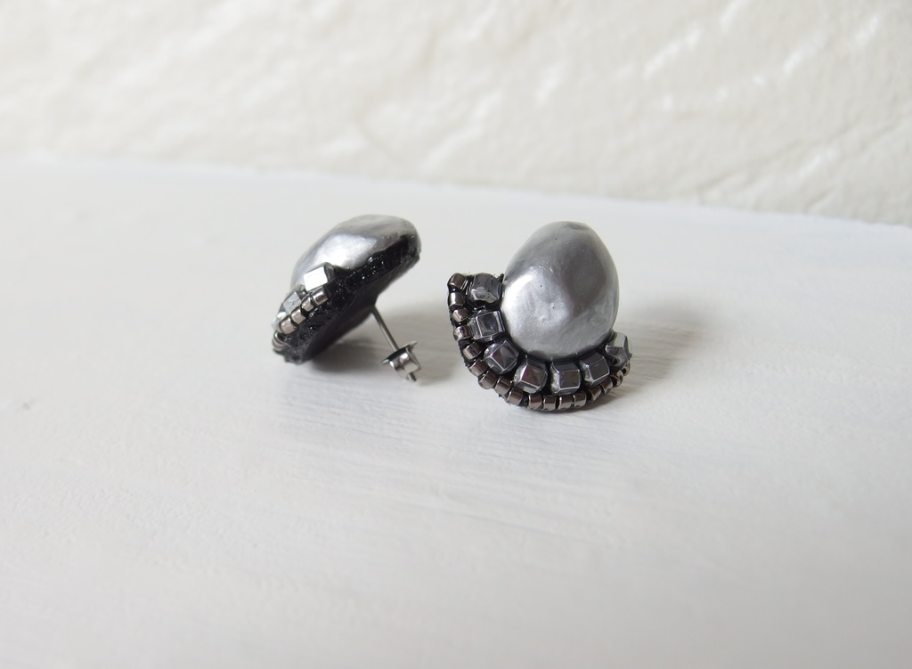 【龍如】カボションビーズピアス