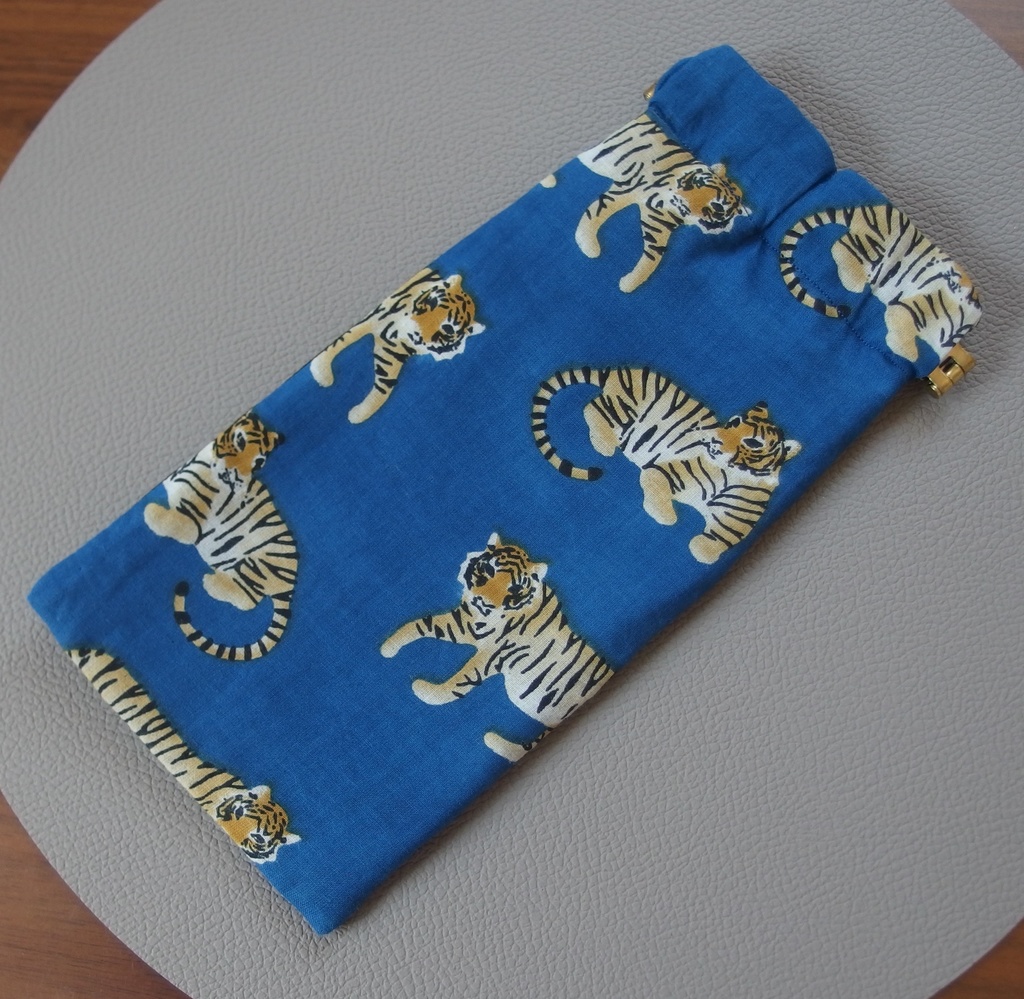 tigerバネ口ポーチ/アクスタケース