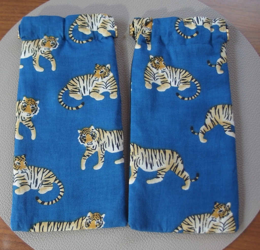 tigerバネ口ポーチ/アクスタケース