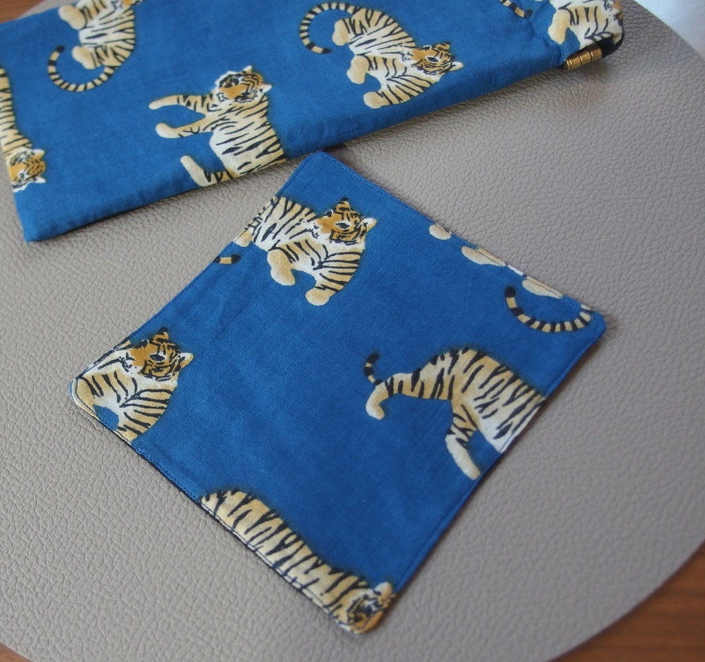 tigerバネ口ポーチ/アクスタケース