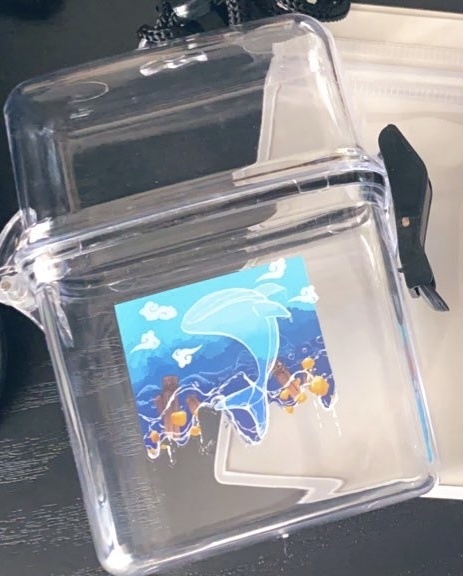 鯨と石拍のクリアシガレットケース