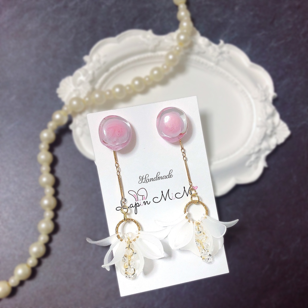 4WAY 上品 揺れる ピアス/イヤリング フラワー ゴールド ピンク ホワイト レジン ハンドメイド