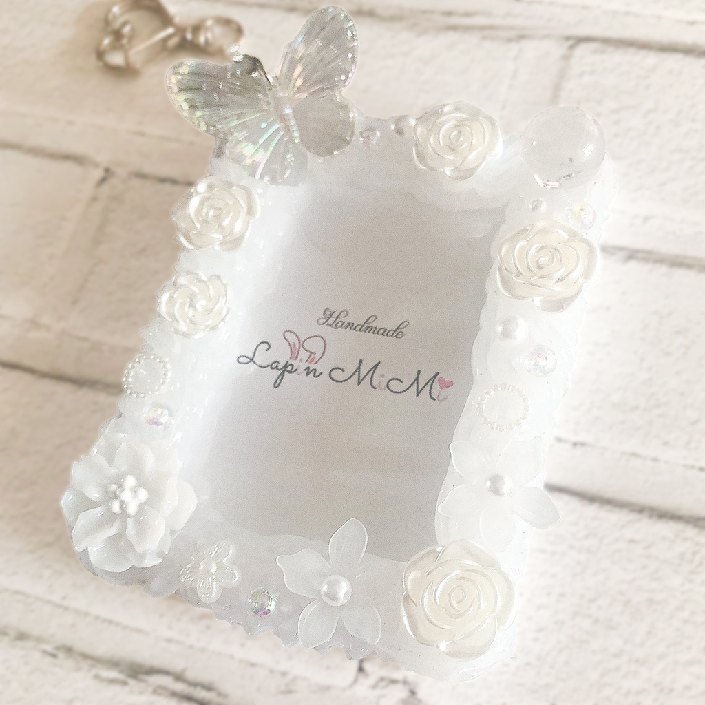 バッグチャーム キーホルダー 上品 硬質 トレカケース チェキケース ホワイト 白 クリア ラメ入り ホイップデコ ハンドメイド レジン