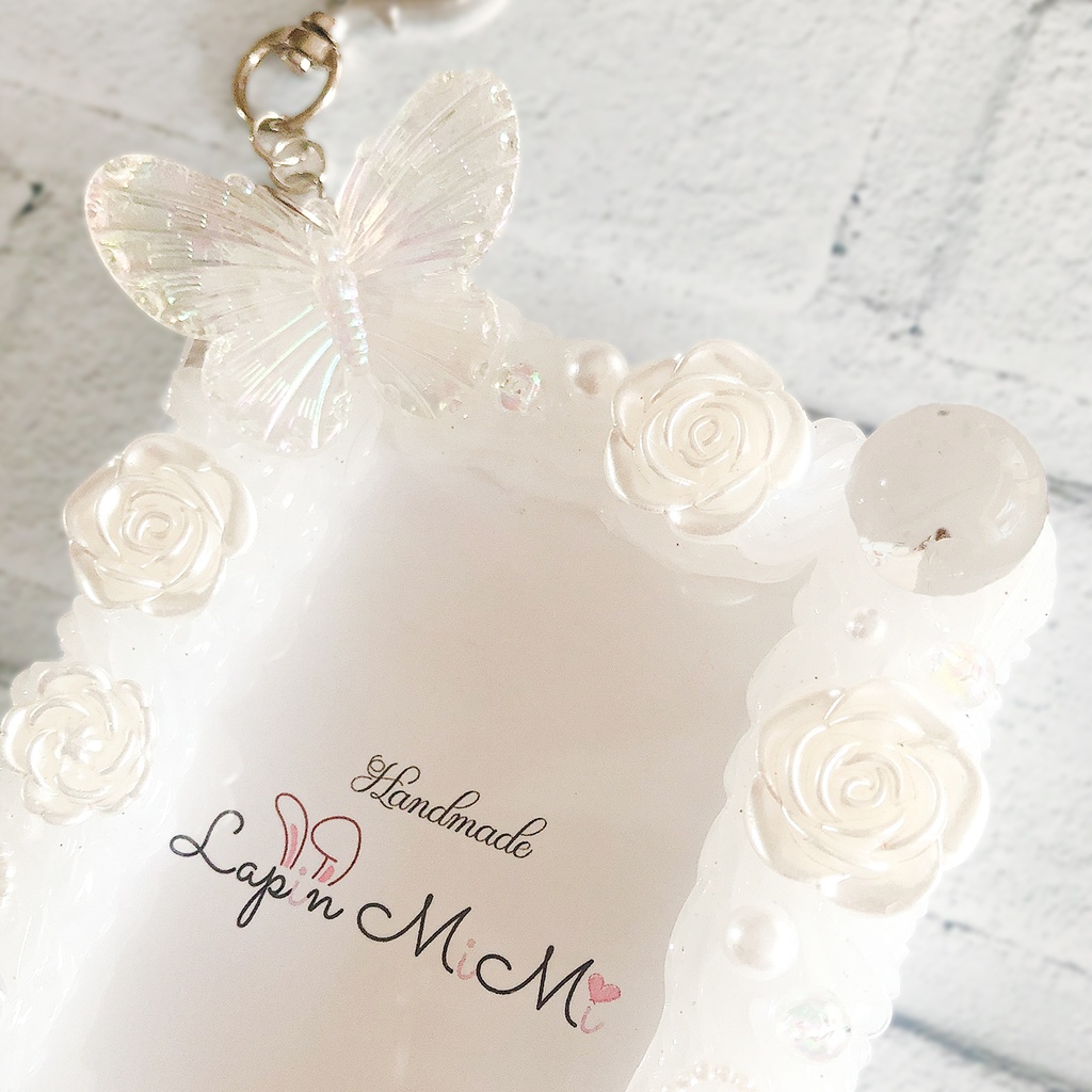 バッグチャーム キーホルダー 上品 硬質 トレカケース チェキケース ホワイト 白 クリア ラメ入り ホイップデコ ハンドメイド レジン