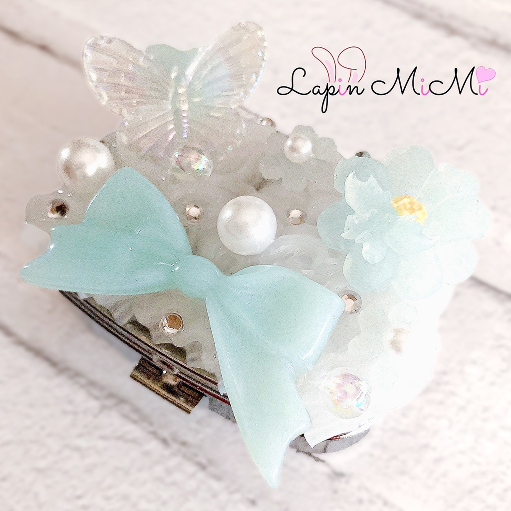 ホイップデコ ピルケース 水色 リボン ミラー付き 花 蝶 大人可愛い ケース