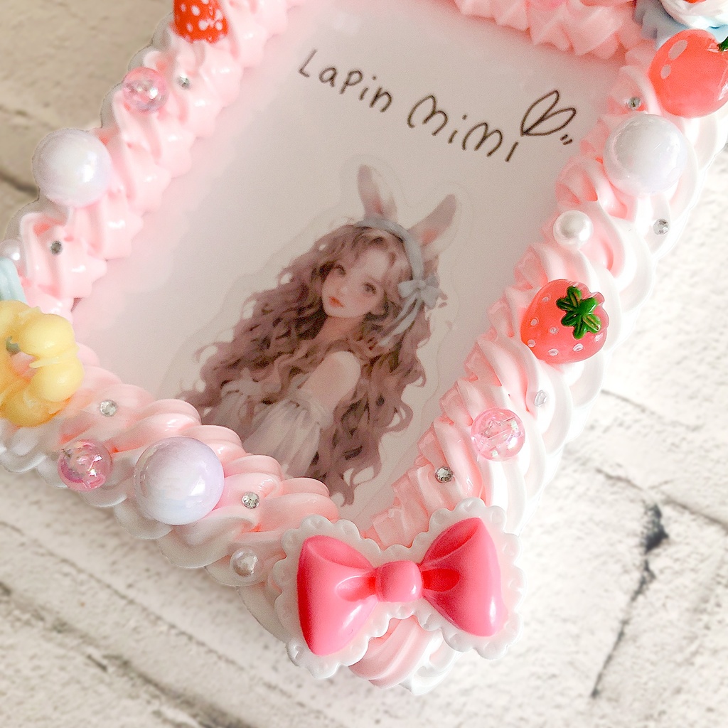 ピンク 白 ホイップデコ 硬質トレカケース ケーキ風 かわいい ケース いちご タルト お菓子 チェキ