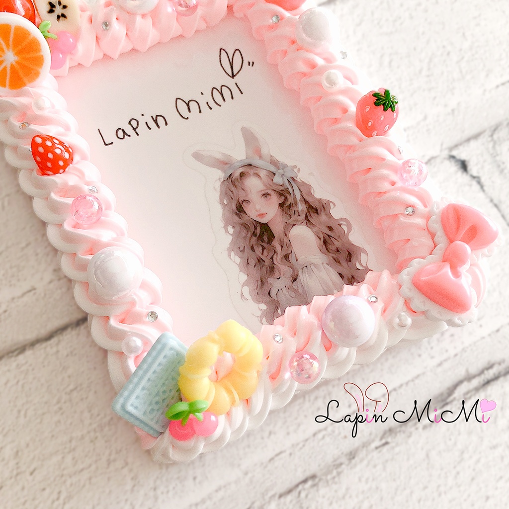 ピンク 白 ホイップデコ 硬質トレカケース ケーキ風 かわいい ケース いちご タルト お菓子 チェキ