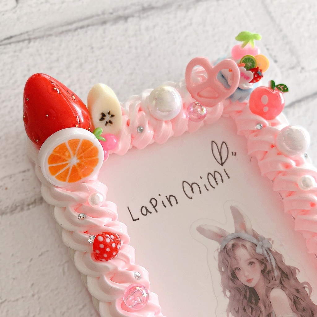 ピンク 白 ホイップデコ 硬質トレカケース ケーキ風 かわいい ケース いちご タルト お菓子 チェキ