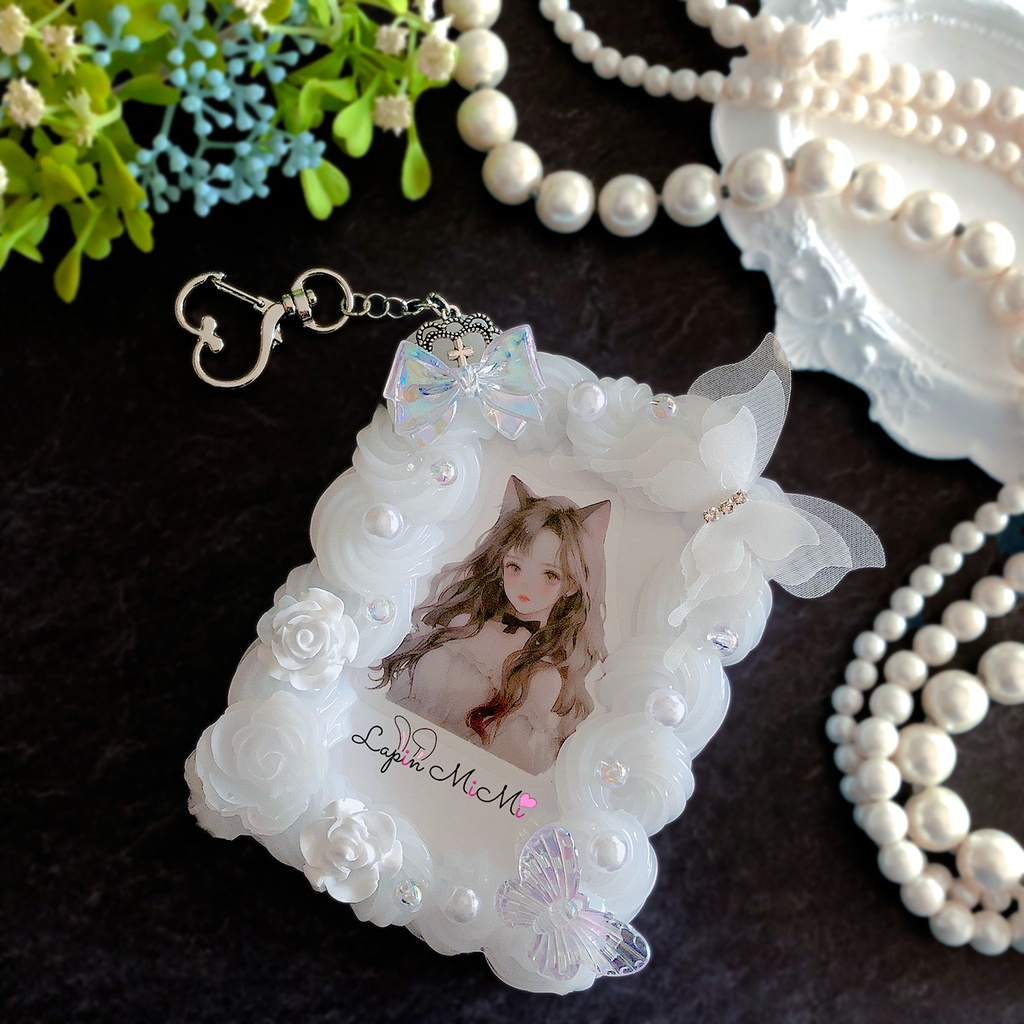 バッグチャーム クリア ホイップデコ 硬質トレカケース ふんわり シフォン 蝶 白 上品 キーホルダー ケース