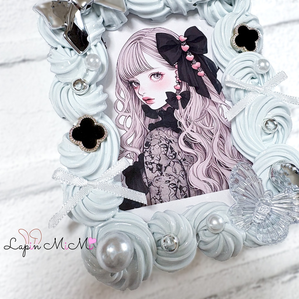 【受注製作】くすみカラー ブルー ホイップデコ 硬質トレカケース チェキ シルバー リボン パール 大人可愛い ケース