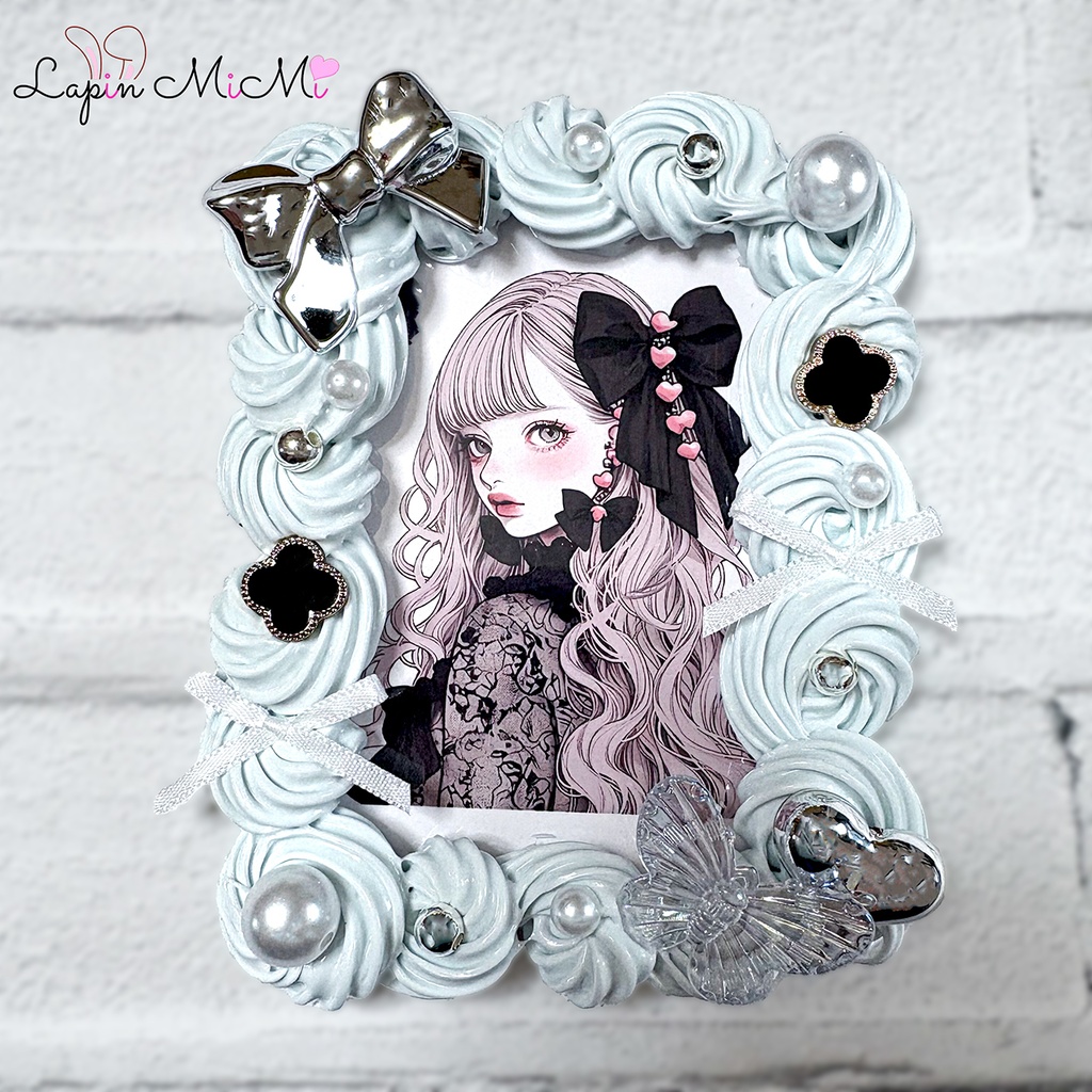 【受注製作】くすみカラー ブルー ホイップデコ 硬質トレカケース チェキ シルバー リボン パール 大人可愛い ケース