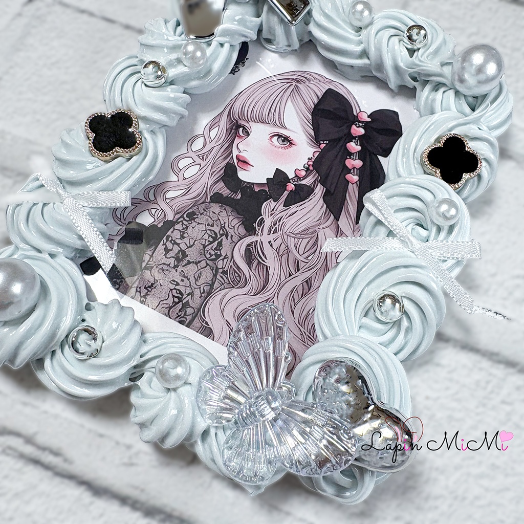 【受注製作】くすみカラー ブルー ホイップデコ 硬質トレカケース チェキ シルバー リボン パール 大人可愛い ケース