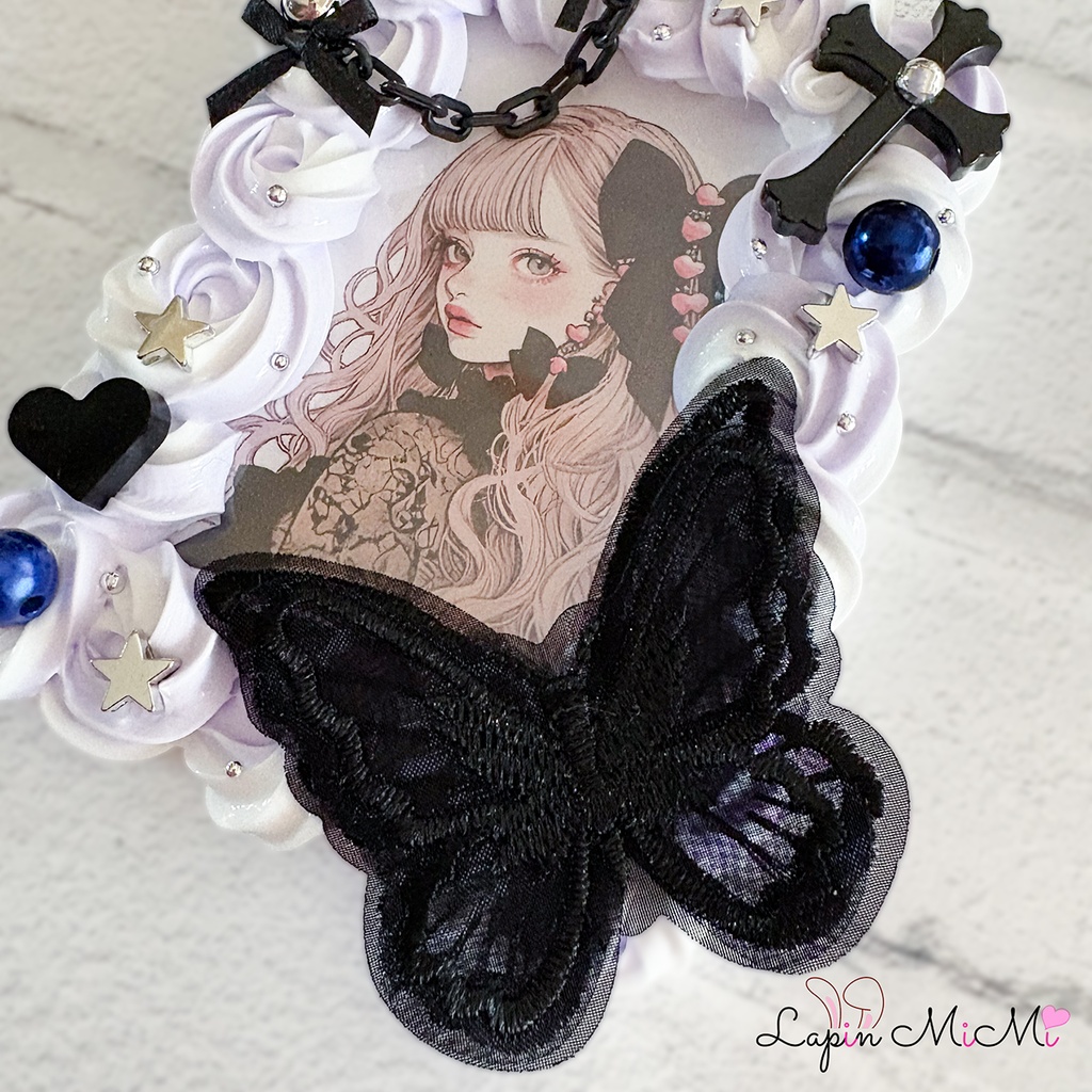 白 紫 ホイップデコ 硬質トレカケース 黒 蝶 チェーン 十字架 ゴシック カード チャーム可ケース