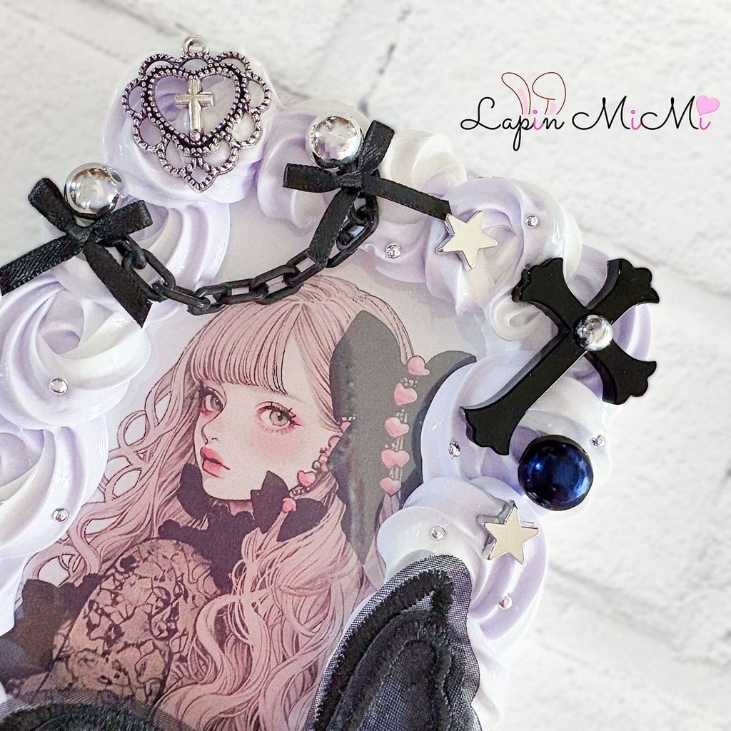 白 紫 ホイップデコ 硬質トレカケース 黒 蝶 チェーン 十字架 ゴシック カード チャーム可ケース