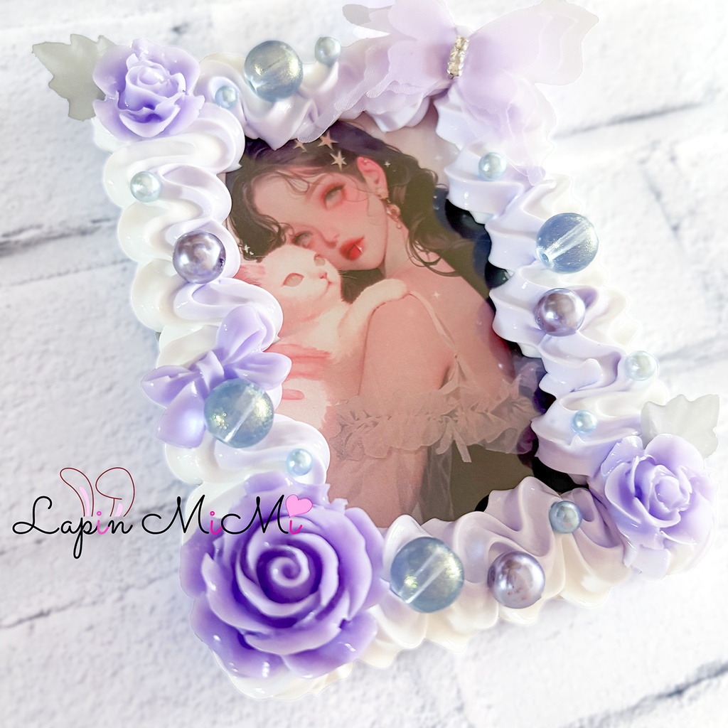 白 紫 うねうね ホイップデコ 硬質トレカケース 薔薇 リボン ビーズ チェキ カード ケース