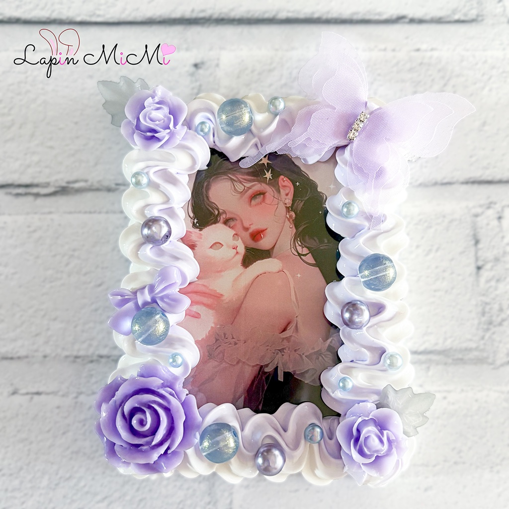 白 紫 うねうね ホイップデコ 硬質トレカケース 薔薇 リボン ビーズ チェキ カード ケース