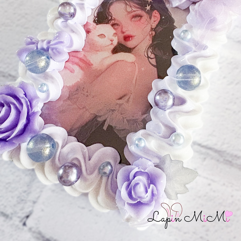 白 紫 うねうね ホイップデコ 硬質トレカケース 薔薇 リボン ビーズ チェキ カード ケース