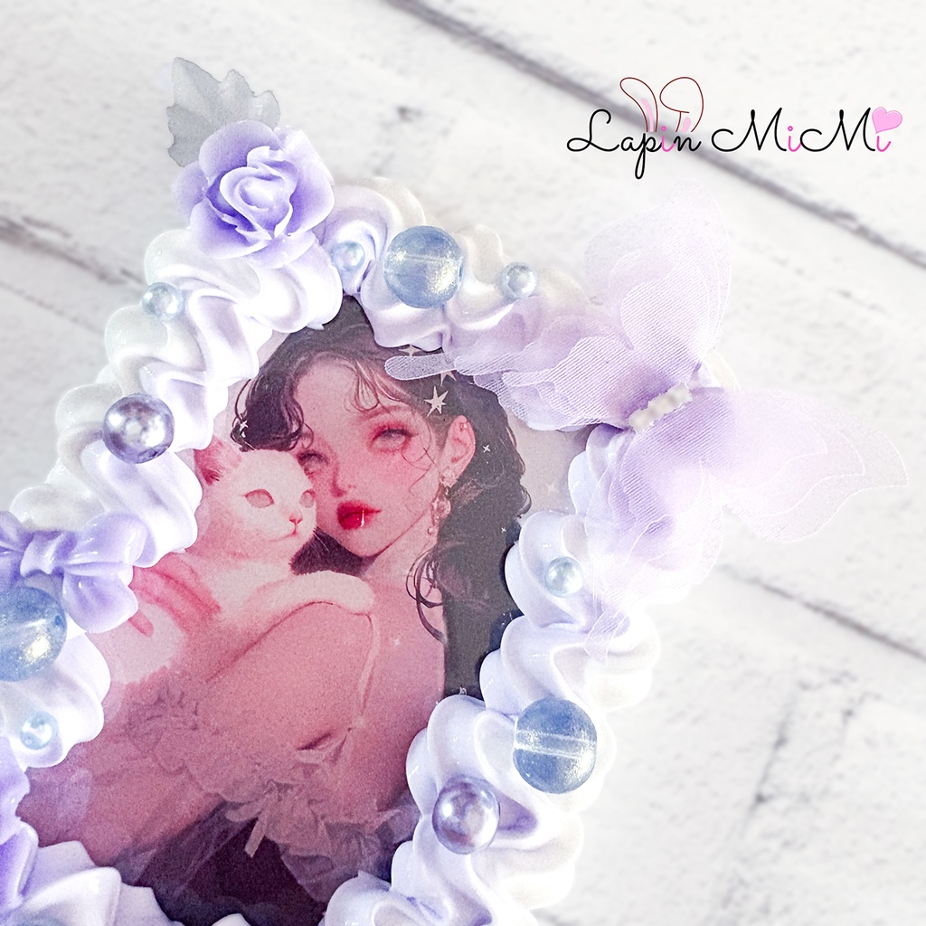 白 紫 うねうね ホイップデコ 硬質トレカケース 薔薇 リボン ビーズ チェキ カード ケース