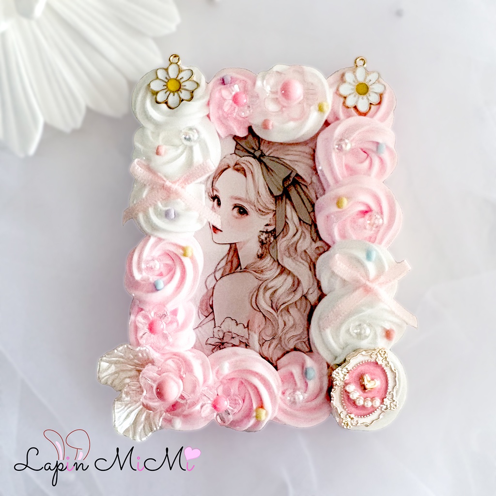 【ストラップ可〇】ホイップデコ 硬質トレカケース いちごミルク ピンク 白 リボン フラワー ケース