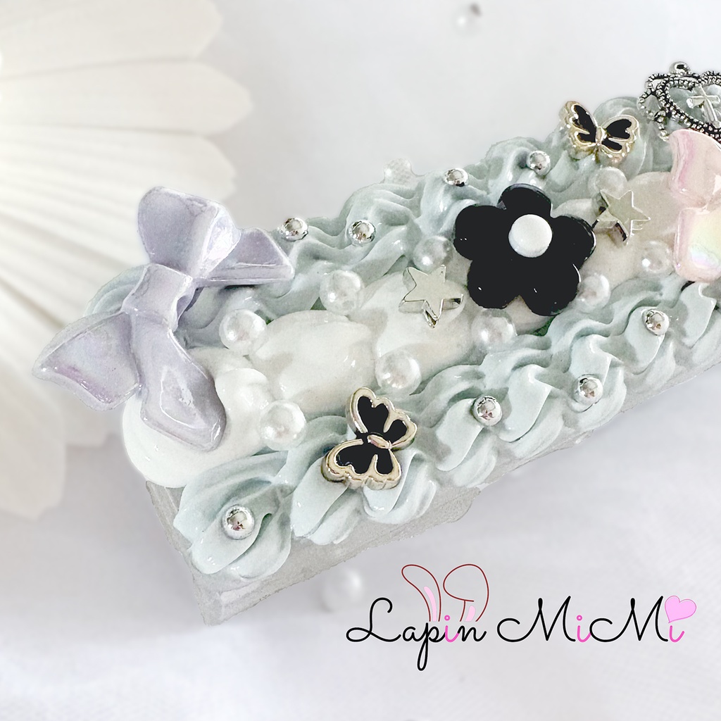 【ストラップ取り付け〇】くすみカラー ホイップデコ マルチケース トラベル リボン ブルー 黒 シルバー 大人可愛い ケース