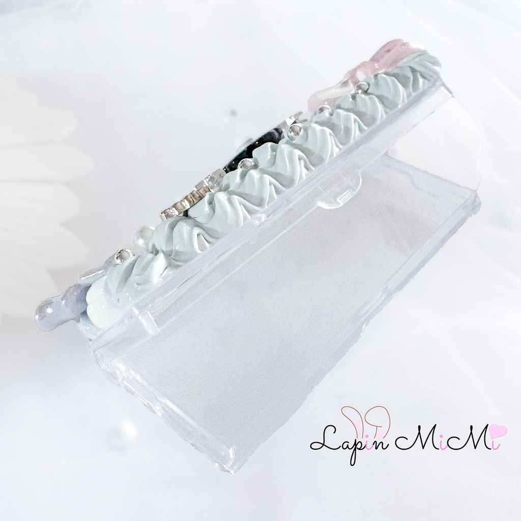 【ストラップ取り付け〇】くすみカラー ホイップデコ マルチケース トラベル リボン ブルー 黒 シルバー 大人可愛い ケース