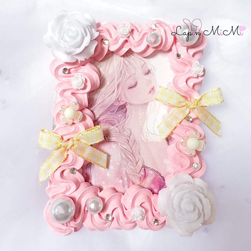 ピンク うねうね ホイップデコ 硬質トレカケース 白 薔薇 チェック リボン カード チェキ ケース