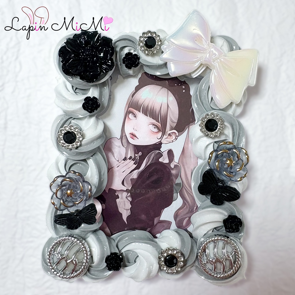 グレー 白 ホイップデコ 硬質トレカケース 白 リボン 黒 花 シルバー カード ケース