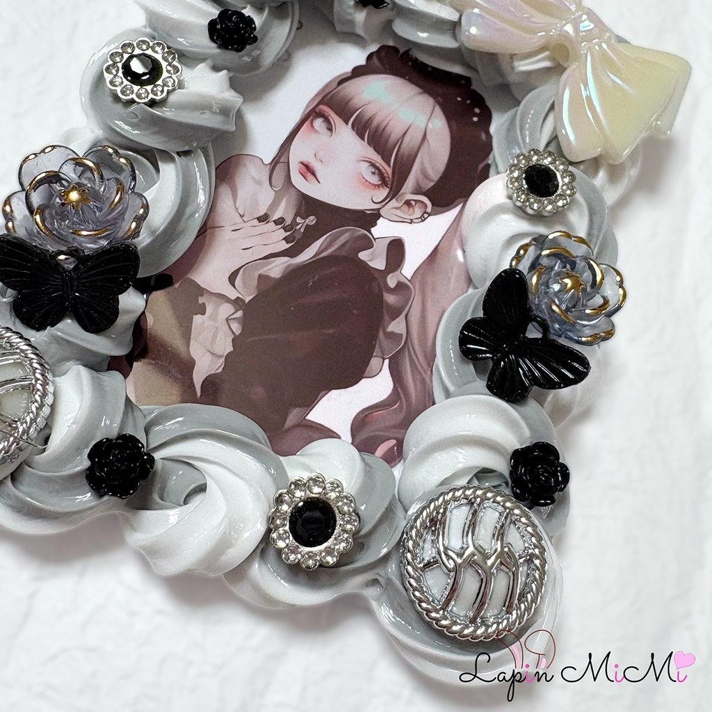 グレー 白 ホイップデコ 硬質トレカケース 白 リボン 黒 花 シルバー カード ケース