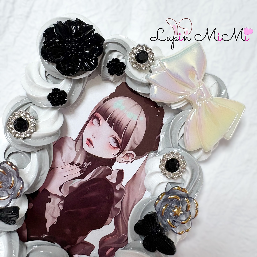 グレー 白 ホイップデコ 硬質トレカケース 白 リボン 黒 花 シルバー カード ケース