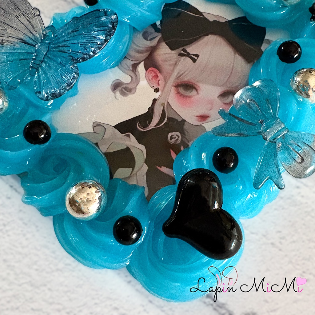 くすみ ブルー ホイップデコ B8 硬質トレカケース 黒 リボン ゴシック シルバー 大人可愛い ケース