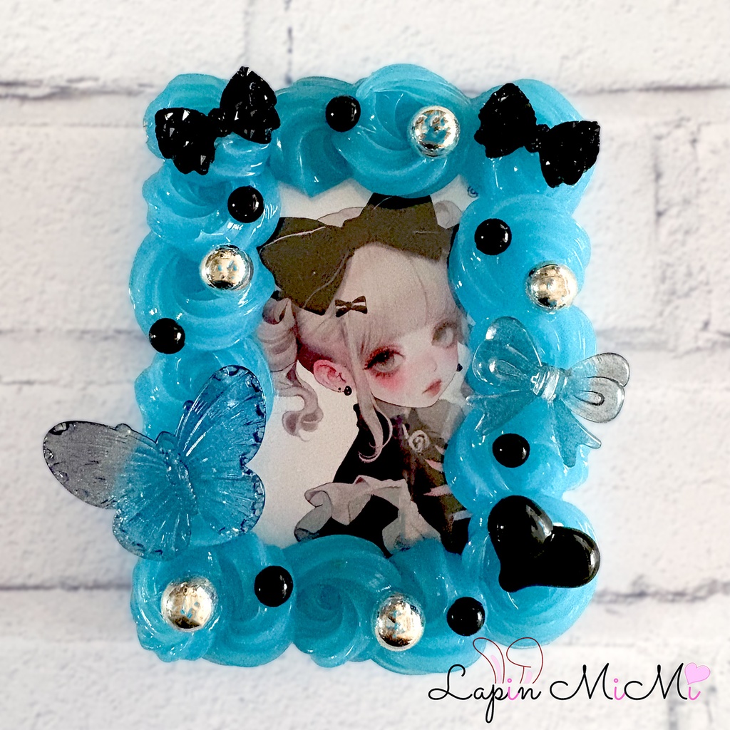 くすみ ブルー ホイップデコ B8 硬質トレカケース 黒 リボン ゴシック シルバー 大人可愛い ケース