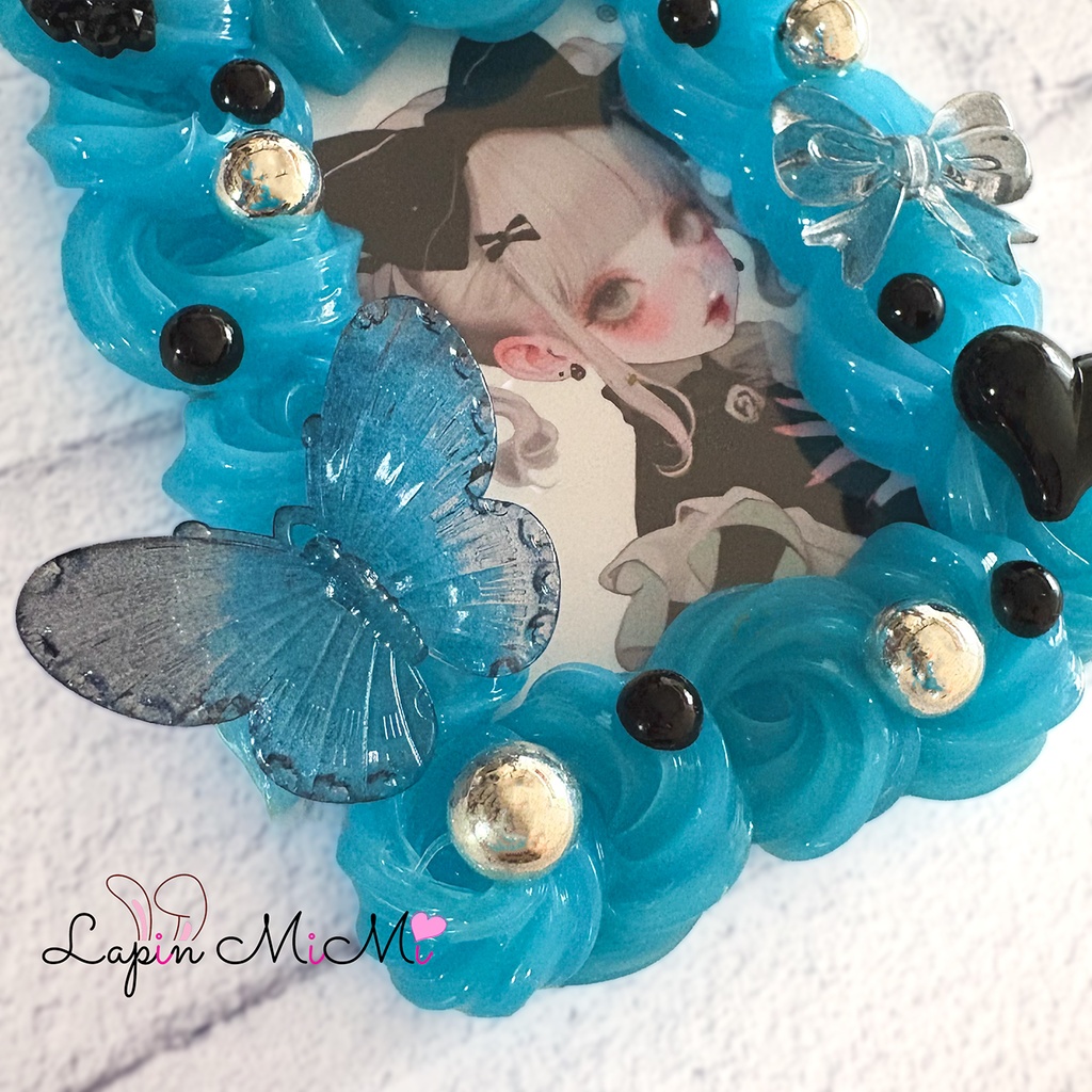 くすみ ブルー ホイップデコ B8 硬質トレカケース 黒 リボン ゴシック シルバー 大人可愛い ケース