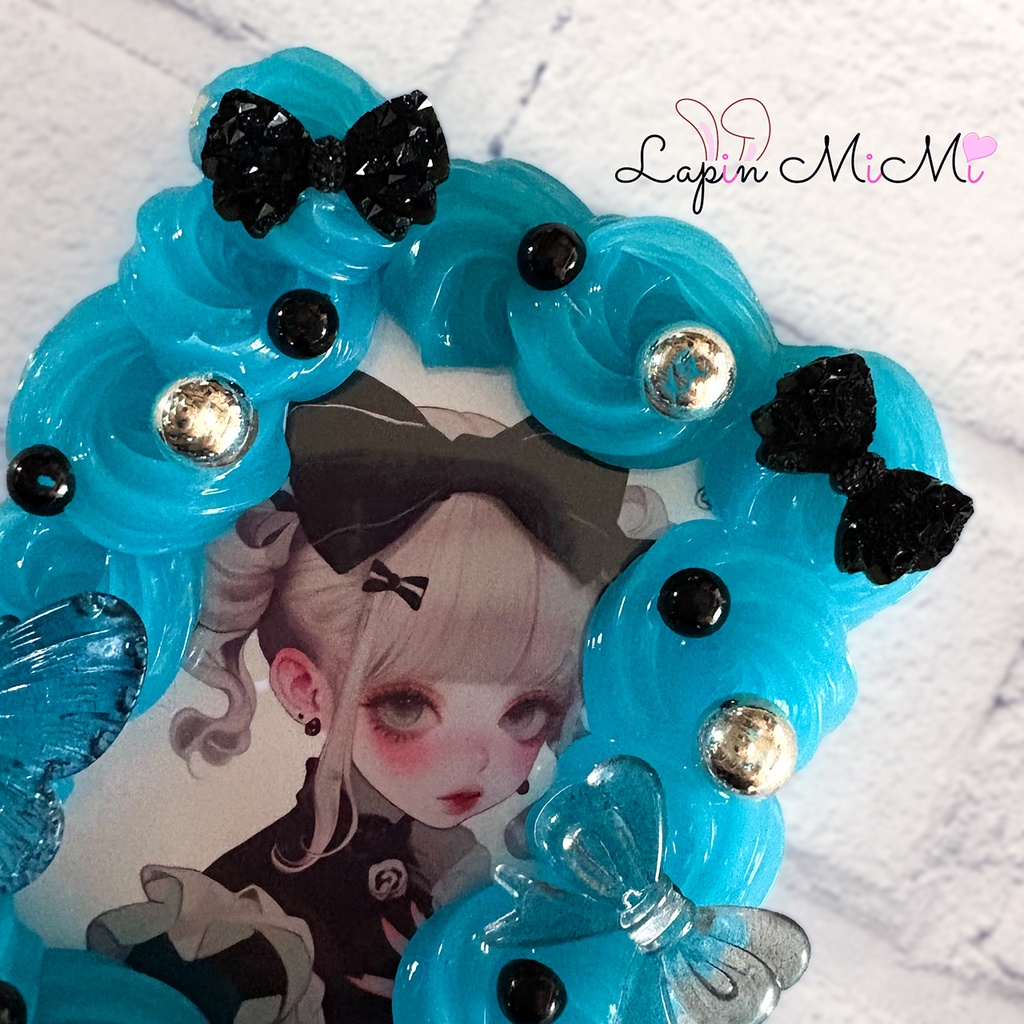 くすみ ブルー ホイップデコ B8 硬質トレカケース 黒 リボン ゴシック シルバー 大人可愛い ケース