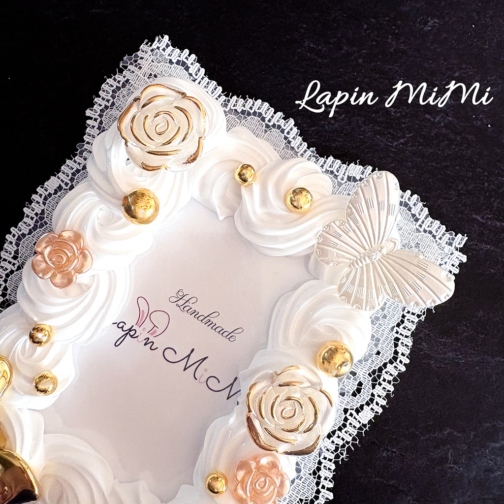 白 ホイップデコ 硬質トレカケース B8 レース 刺繍 ゴールド リボン 上品 きれいめ カード ケース