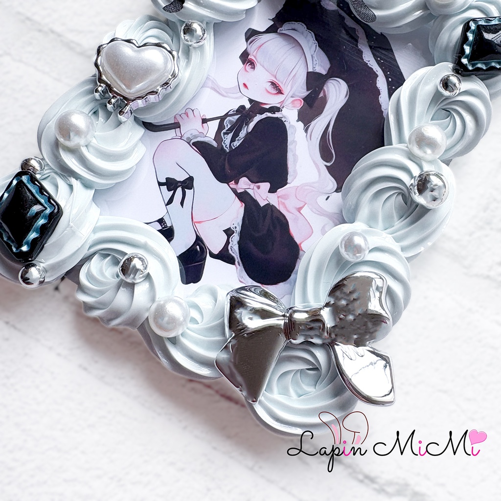 【受注製作】くすみカラー ブルー ホイップデコ 硬質トレカケース 黒 蝶 シルバー リボン ゴシック カード ケース