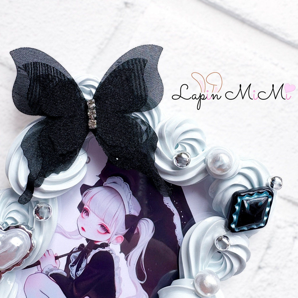 【受注製作】くすみカラー ブルー ホイップデコ 硬質トレカケース 黒 蝶 シルバー リボン ゴシック カード ケース