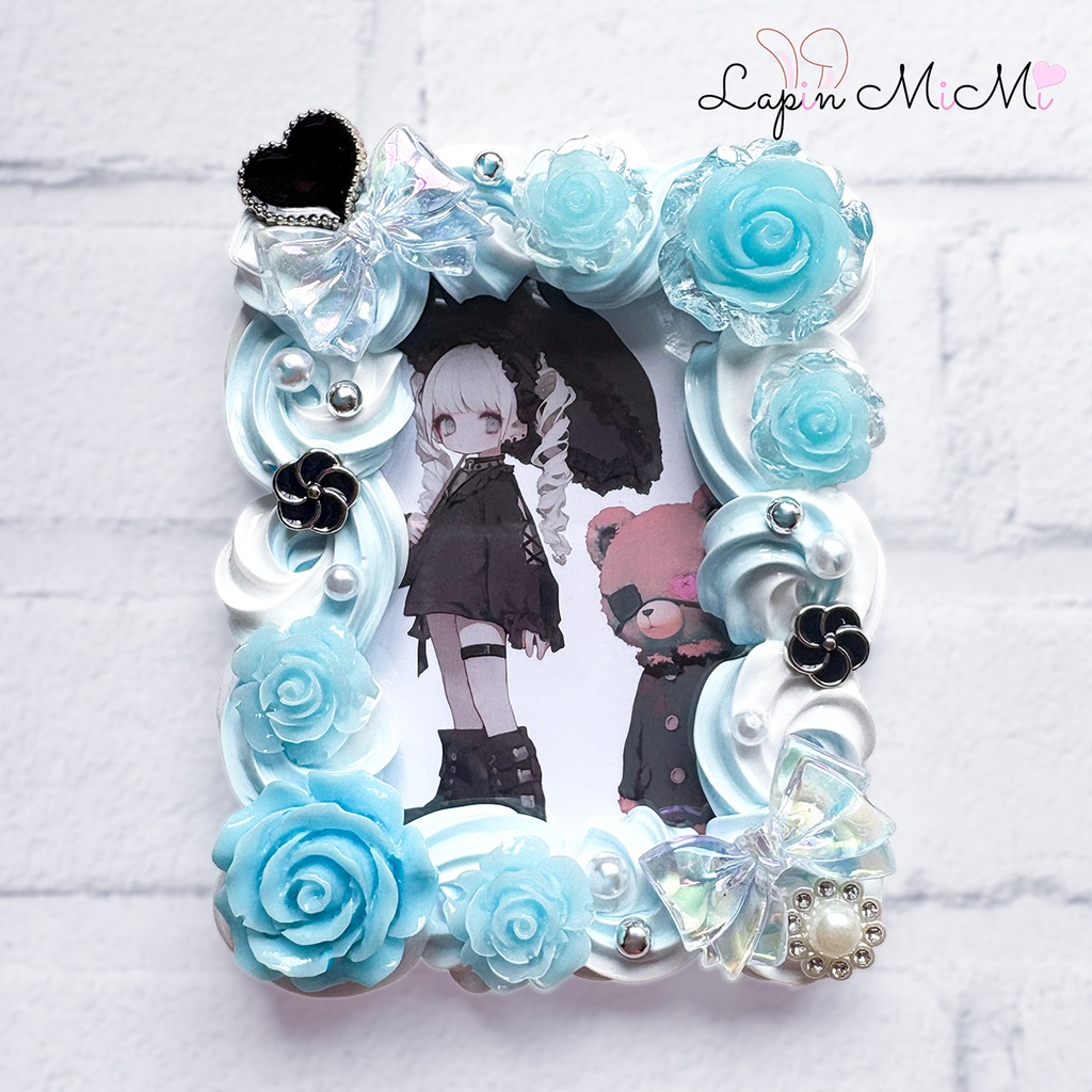 【受注製作】水色 白 ツートン ホイップデコ 硬質トレカケース クリア リボン 薔薇 きれいめ カード ケース