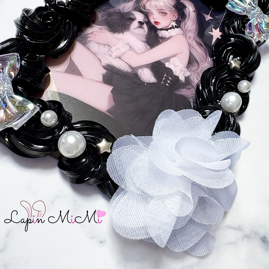 【B7】黒 ホイップデコ 硬質トレカケース ハガキ ポストカード 白 花 リボン 大判 L版 縦横可能 カード ケース