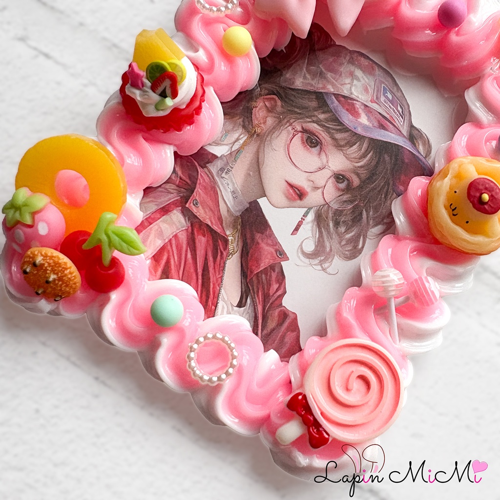 白 ピンク ツートン うねうね ホイップデコ B8 硬質トレカケース お菓子 ケーキ風 リボン かわいい チェキ カード ケース