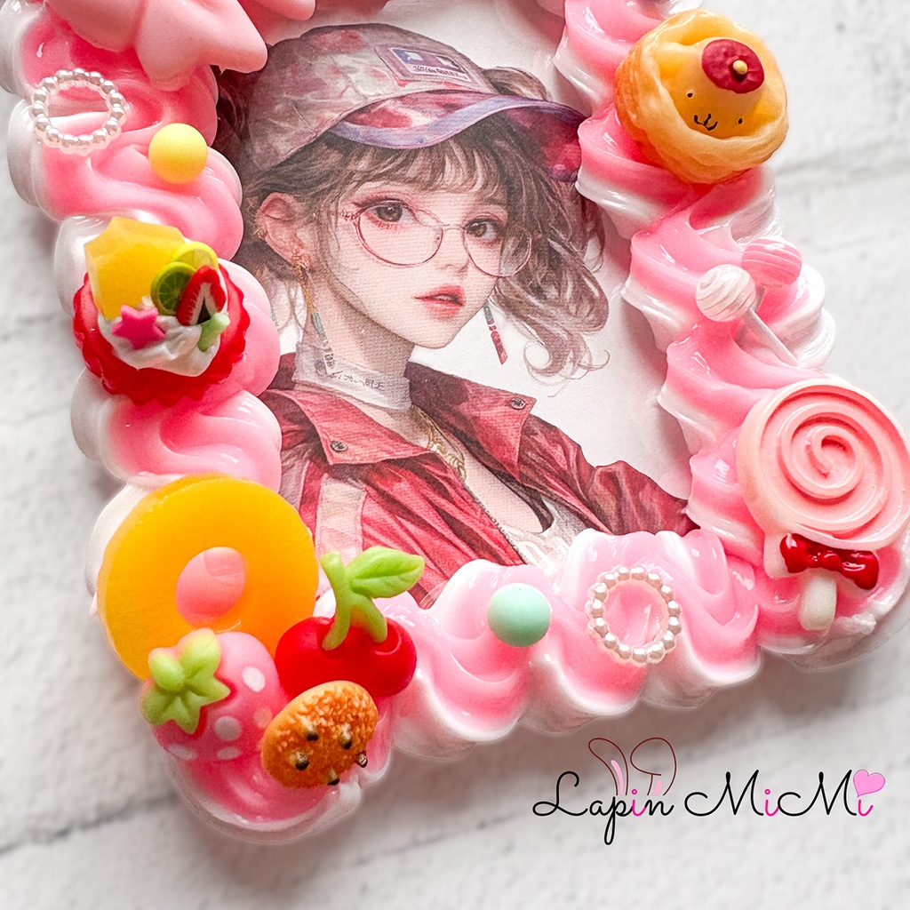 白 ピンク ツートン うねうね ホイップデコ B8 硬質トレカケース お菓子 ケーキ風 リボン かわいい チェキ カード ケース